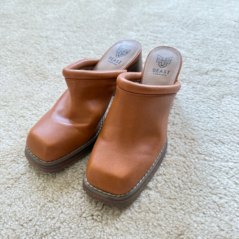 Women's Tan Leather Mules
